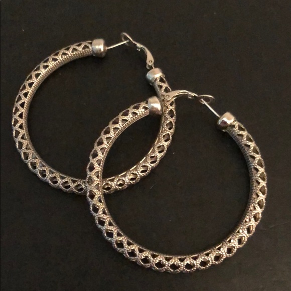 SILVER TONE SEE THROUGH DESIGNED FILIGREE LOOPS - Picture 4 of 9